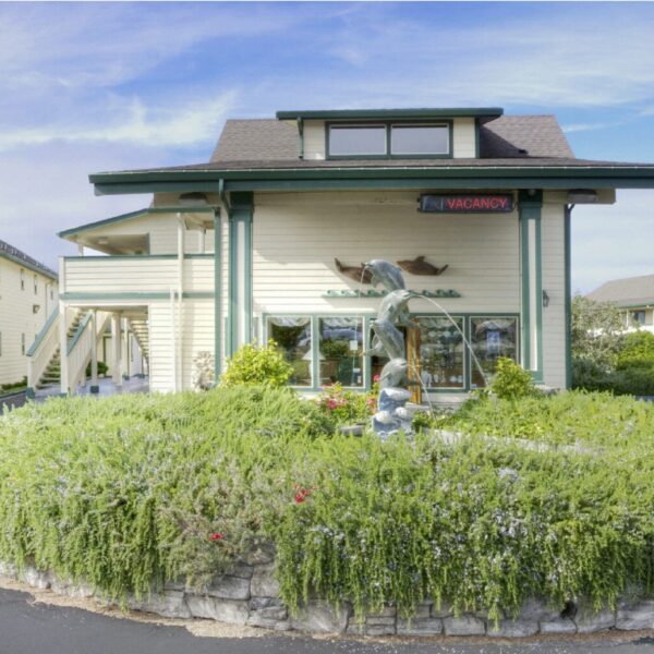 Emerald-Dolphin-Inn-e1464811186955.jpg